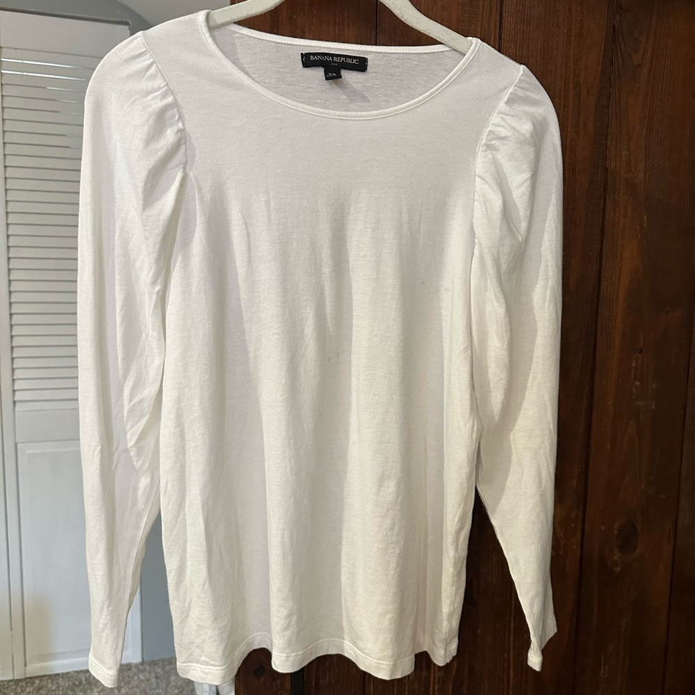 Beautiful like new cotton puff sleeve t shirt